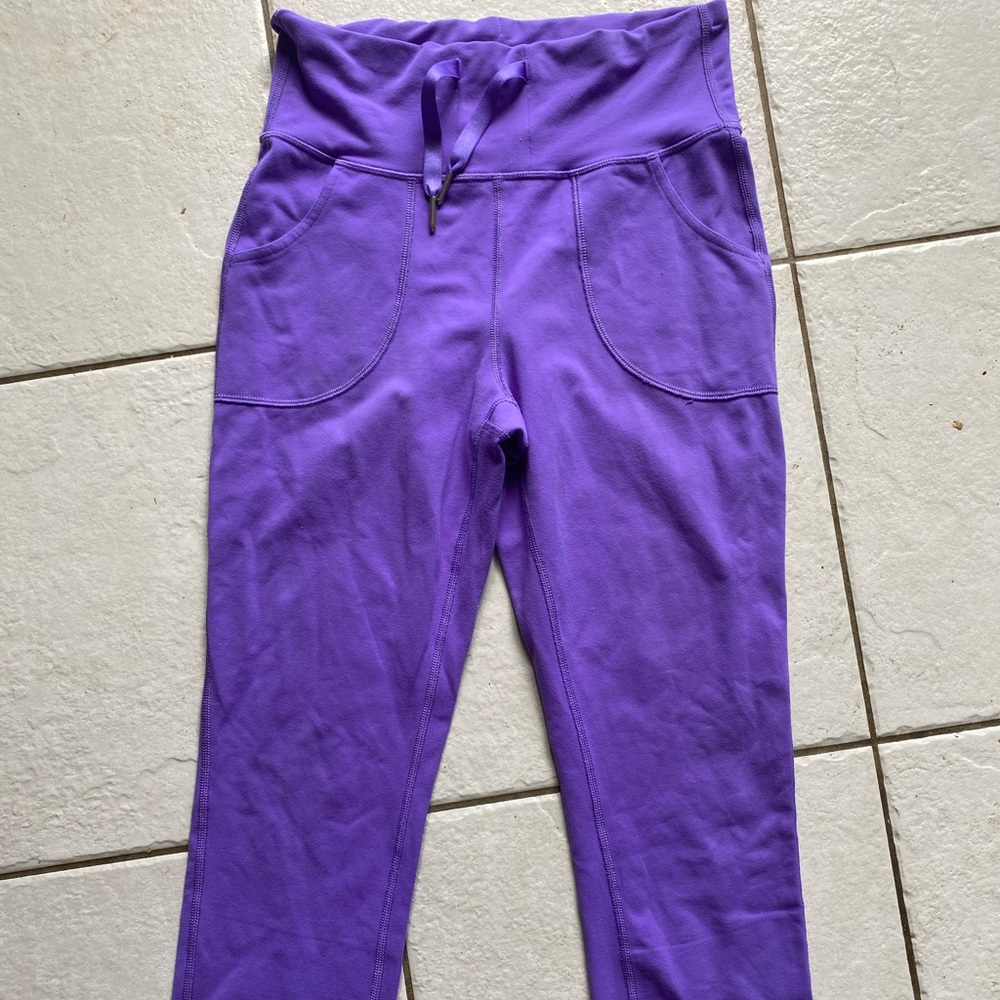 Lululemon size 6 purple leggings with pockets